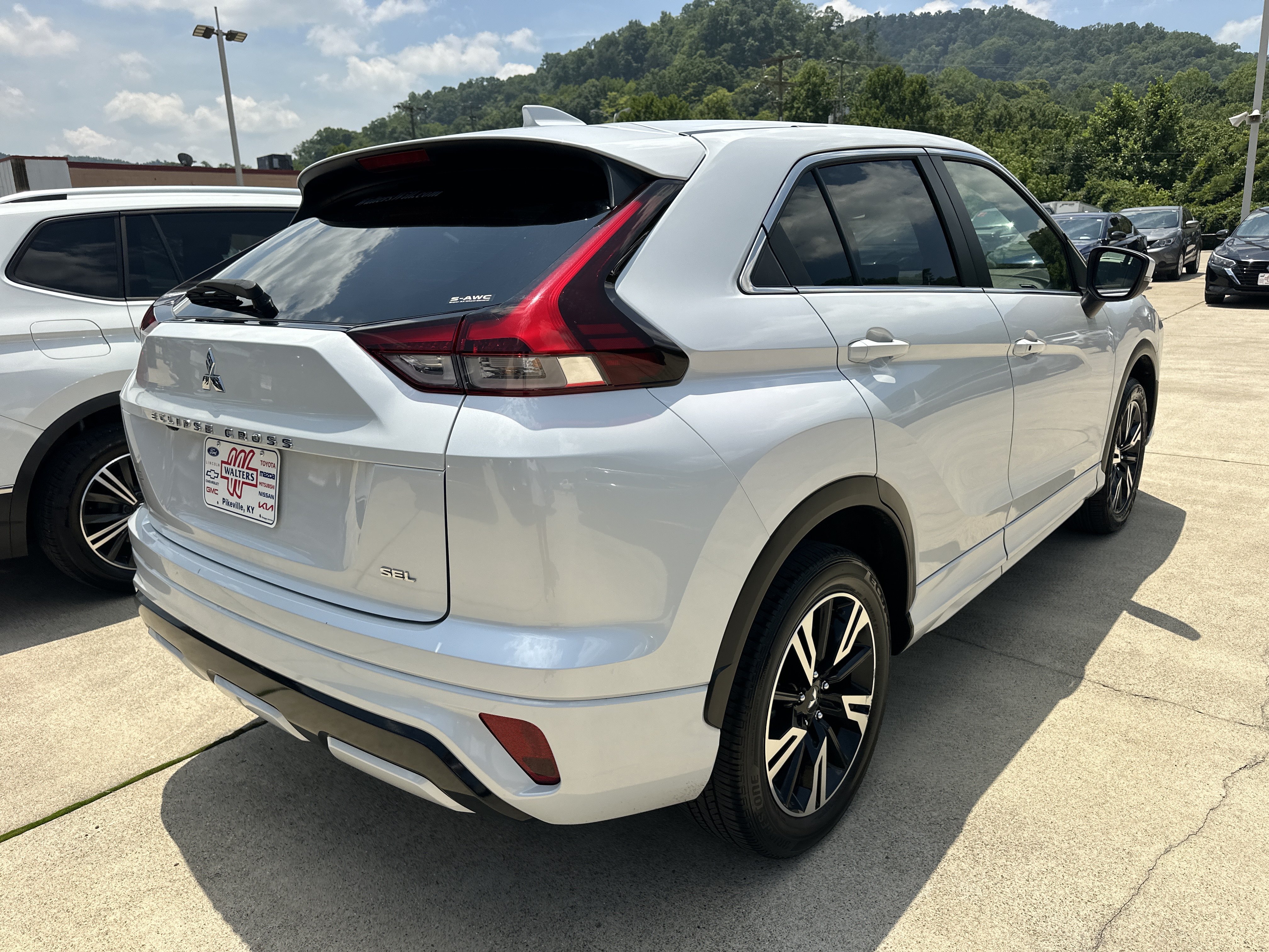 Used 2025 Mitsubishi Eclipse Cross SEL AWD/4WD image 2