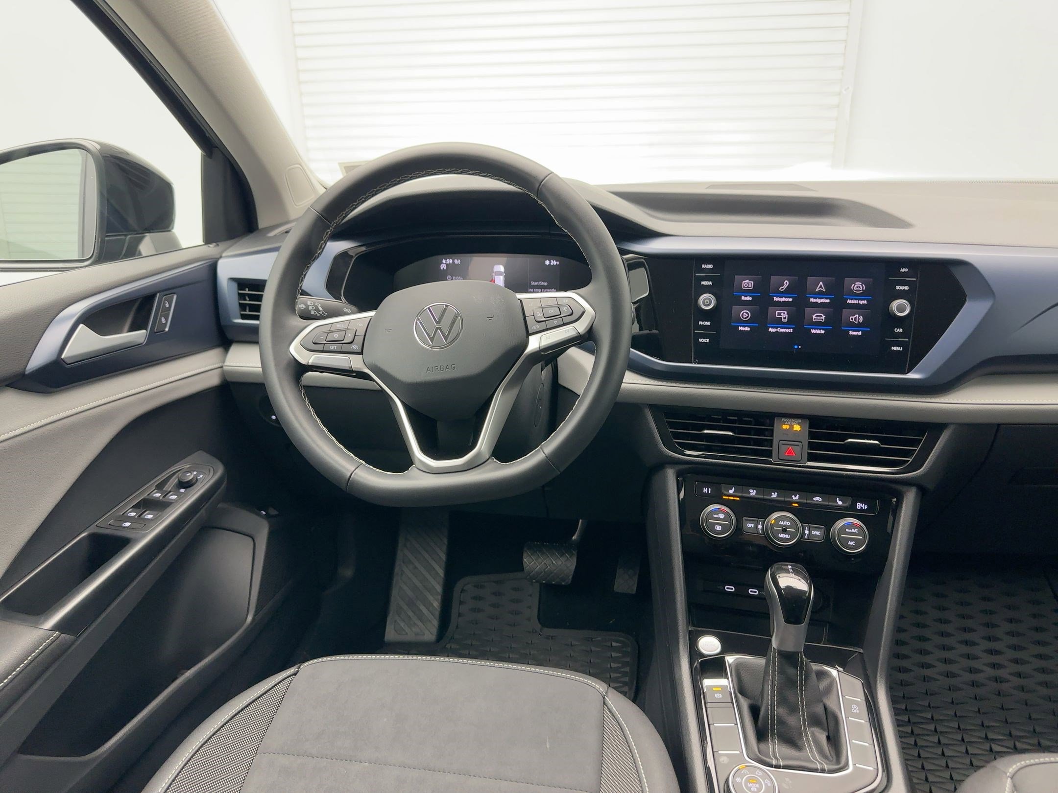 Used 2024 Volkswagen Taos SE image 25