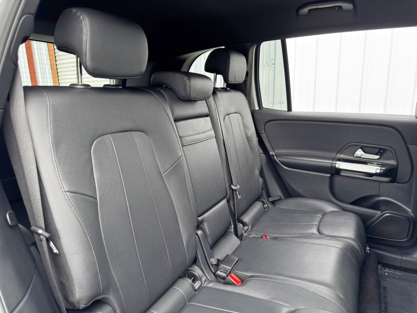 Used 2021 Mercedes-Benz GLB 250 4MATIC w/ Premium Package image 38