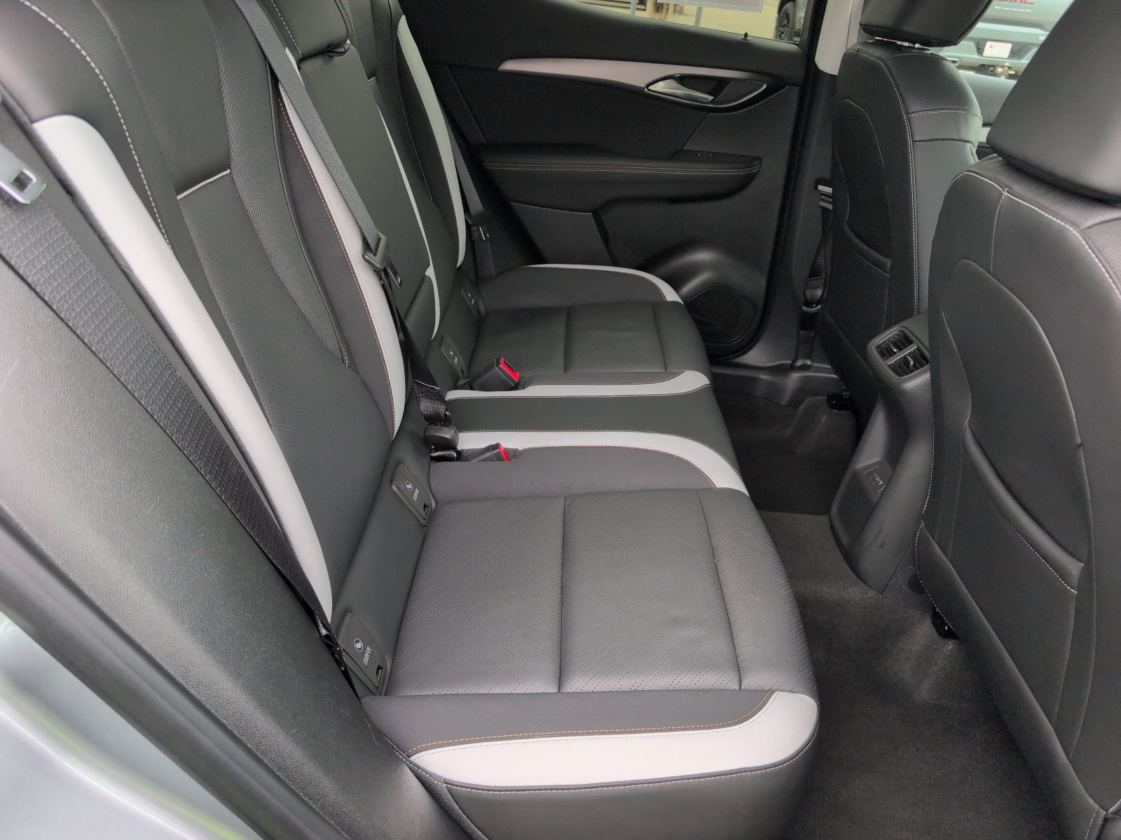 Used 2025 Buick Envision Sport Touring AWD/4WD image 11