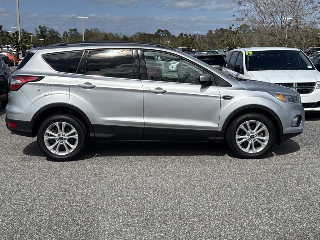 Used 2018 Ford Escape SE image 2