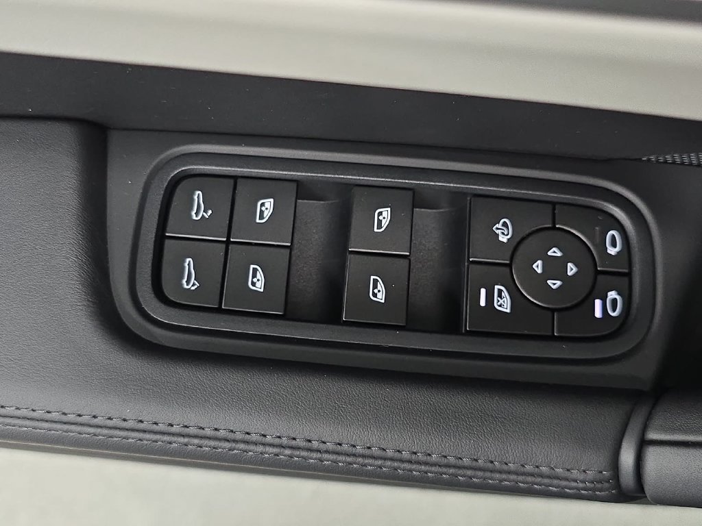 Certified 2024 Porsche Cayenne AWD/4WD image 23