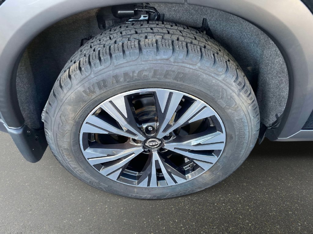 Used 2023 Nissan Rogue SV FWD image 7