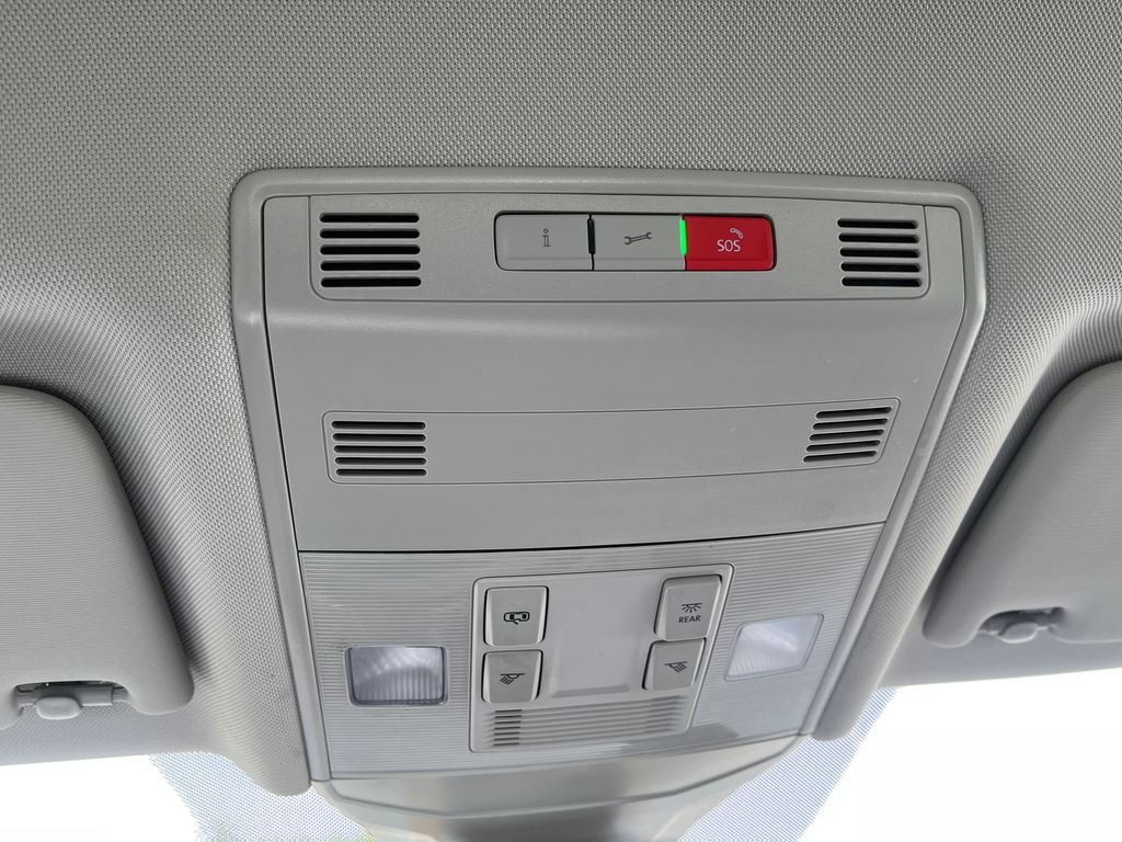Used 2024 Volkswagen Jetta SE FWD image 31