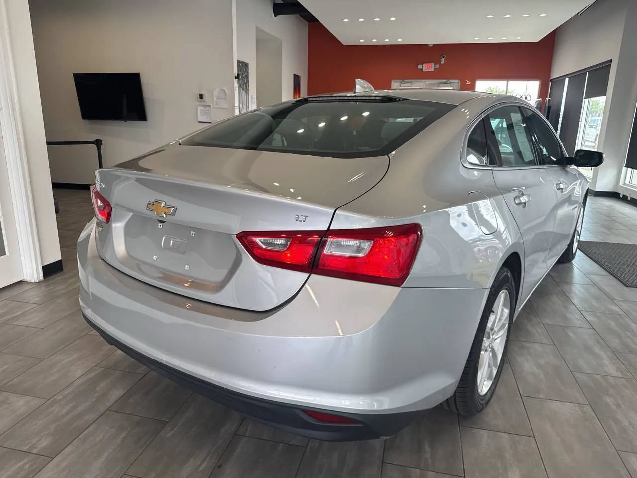 Used 2018 Chevrolet Malibu LT FWD image 17