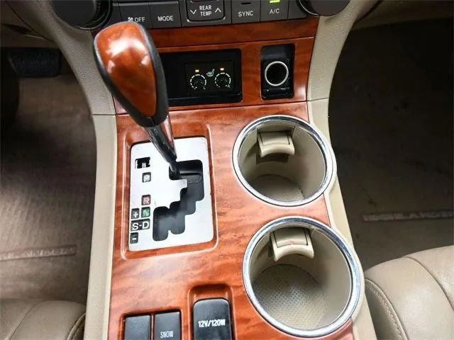 Used 2010 Toyota Highlander Limited image 30