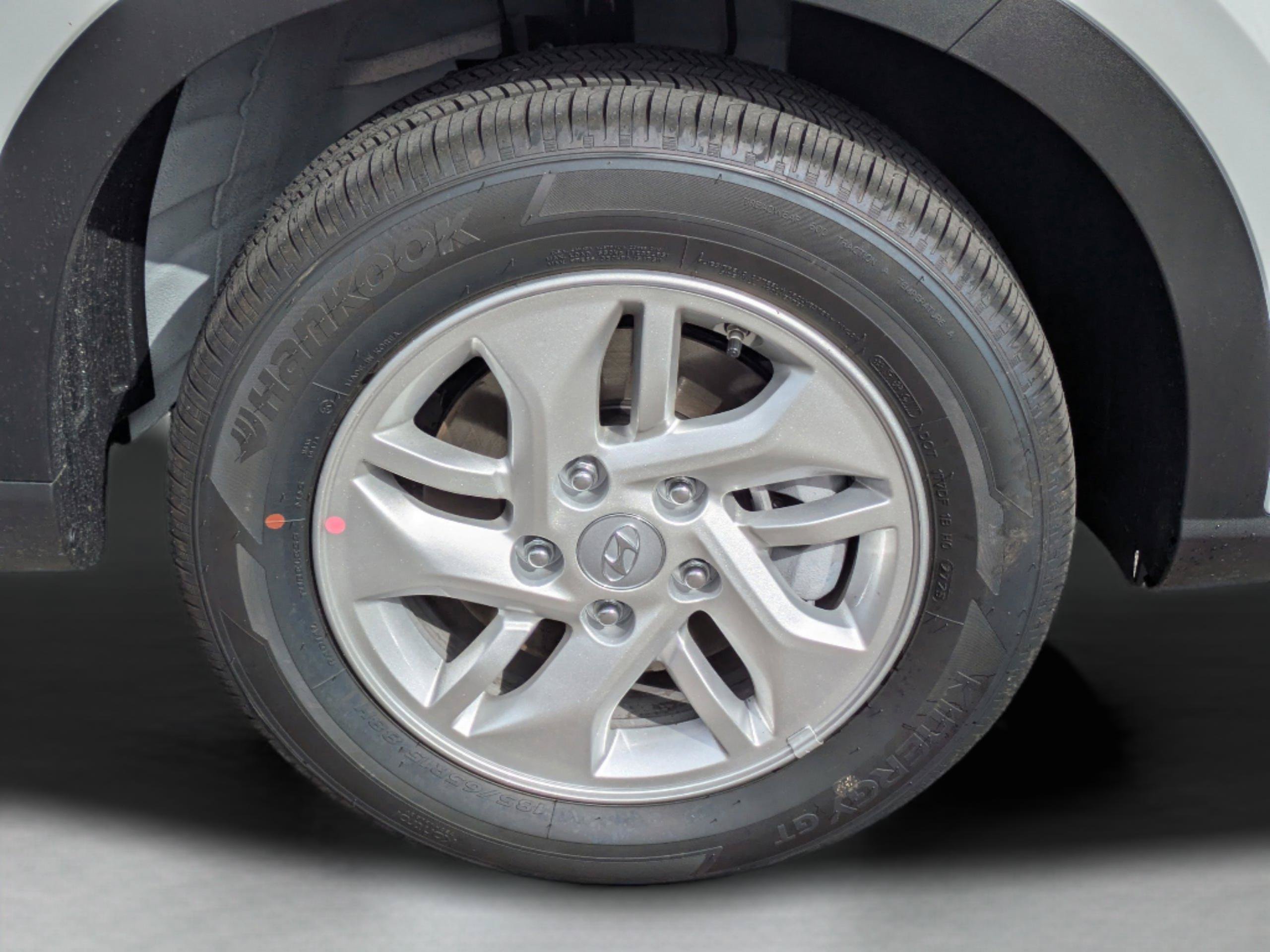 New 2026 Hyundai Venue SE FWD image 30