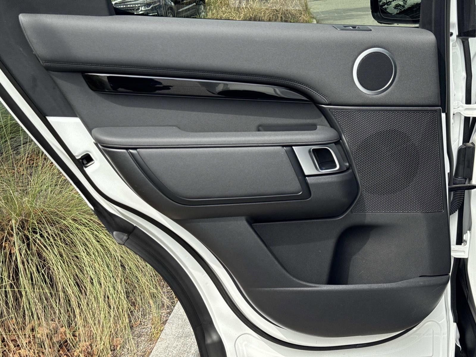 Certified 2025 Land Rover Discovery S image 13