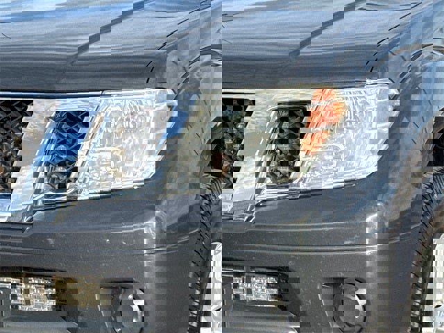 Used 2014 Nissan Frontier SV image 5