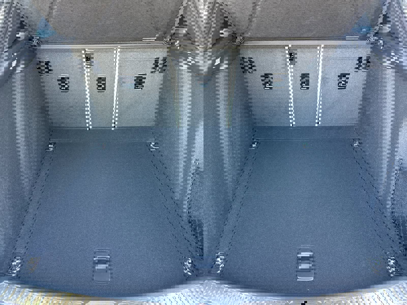 New 2026 Porsche Macan AWD/4WD image 16