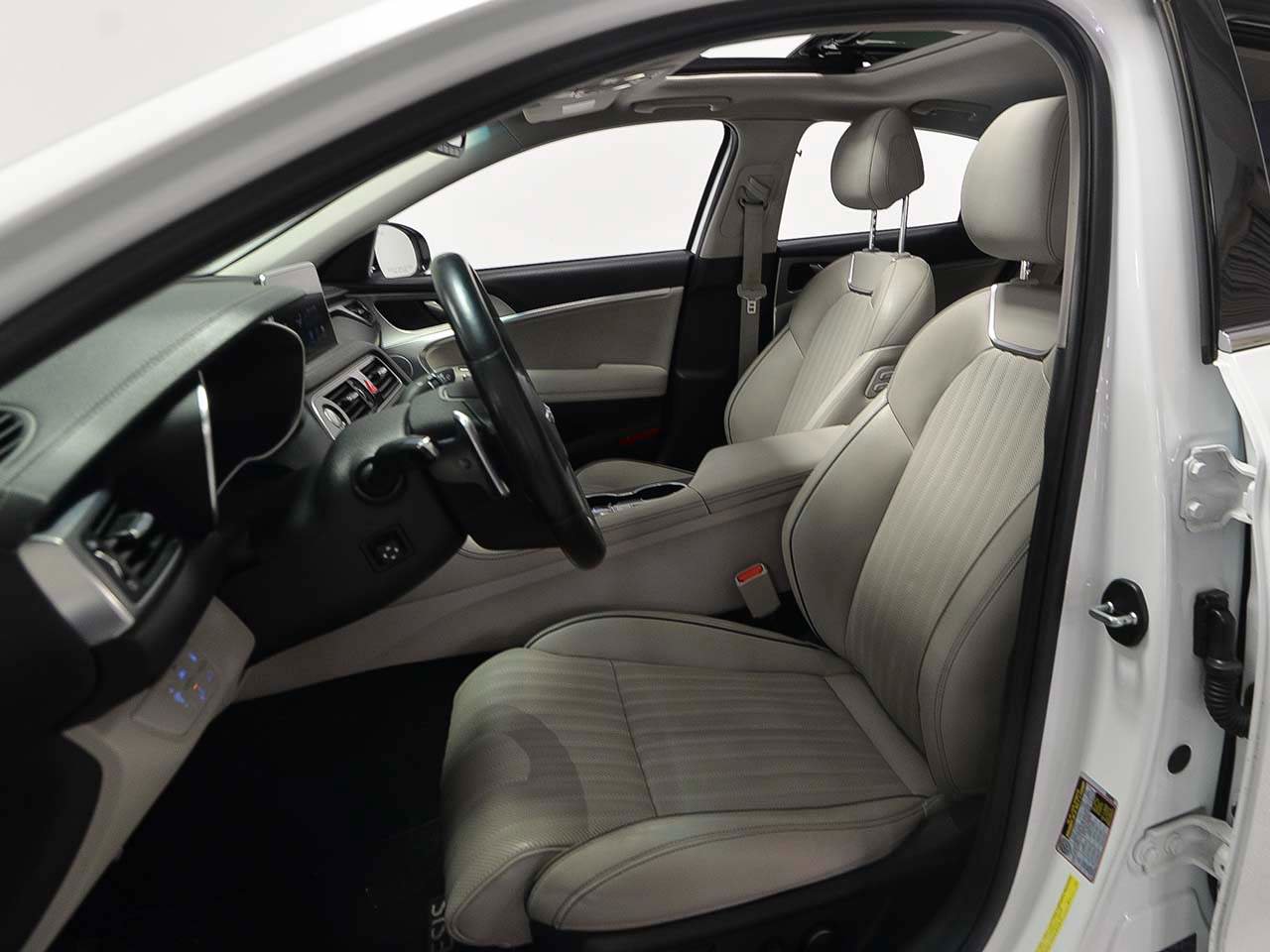 Used 2021 Genesis G70 3.3T image 9