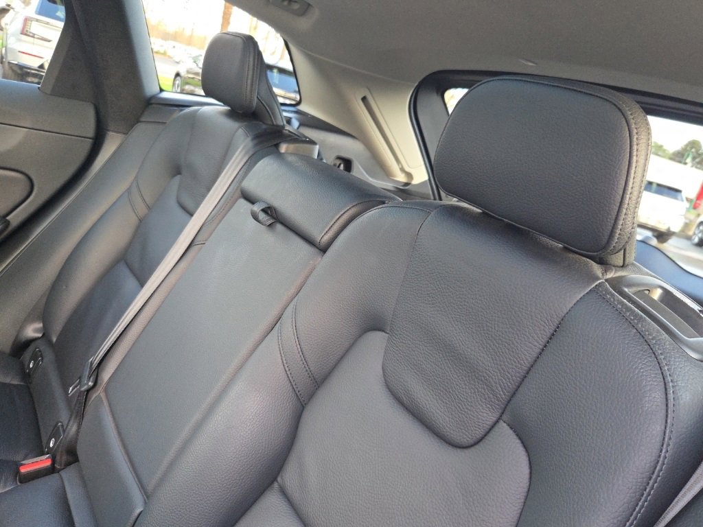 Certified 2023 Volvo XC60 B5 Plus image 6