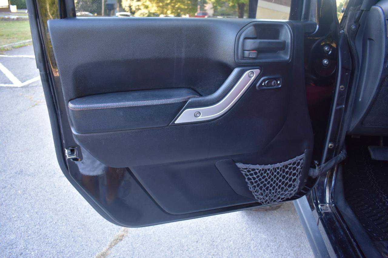 Used 2013 Jeep Wrangler Unlimited Rubicon AWD/4WD image 16