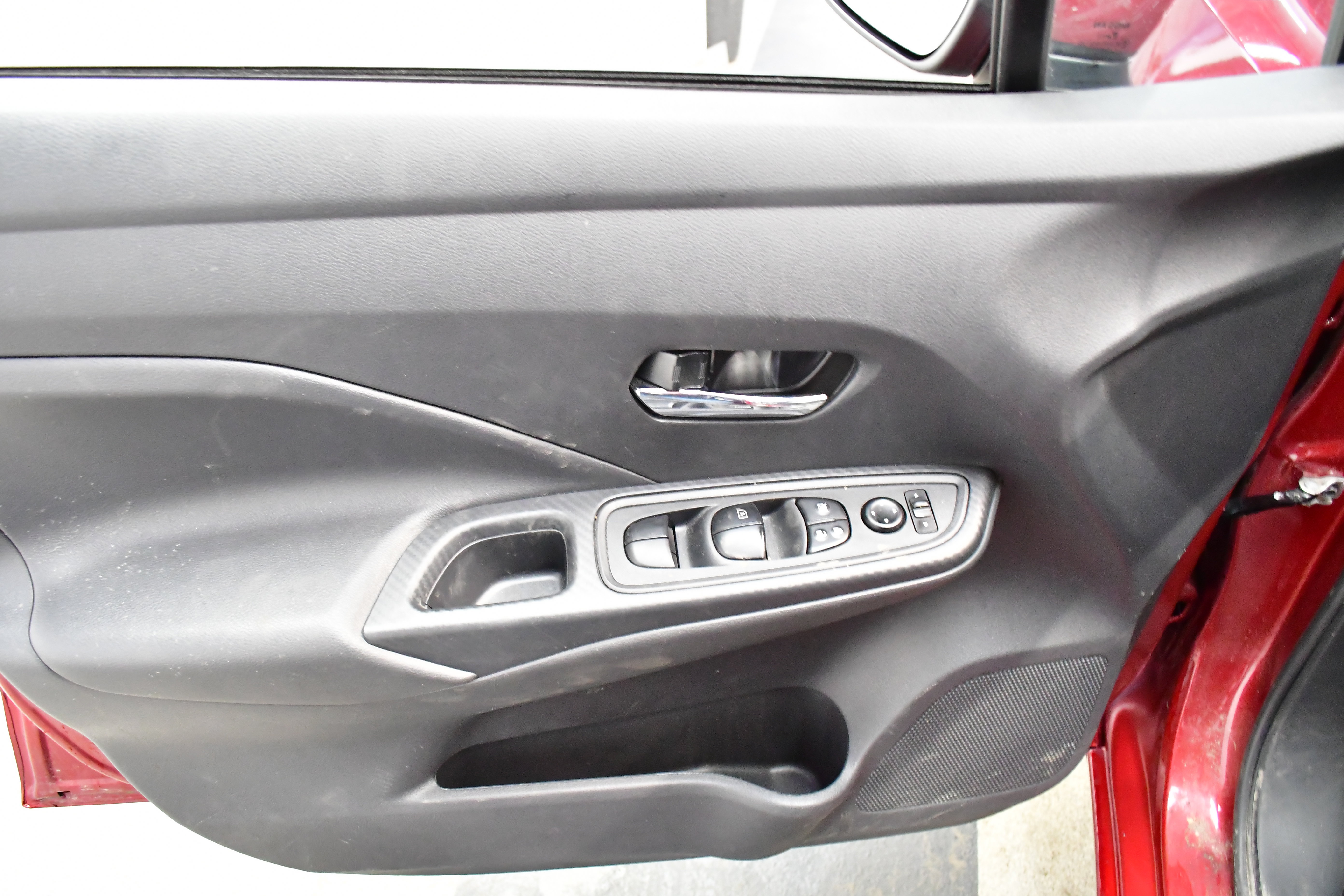 Used 2025 Nissan Versa SV image 17