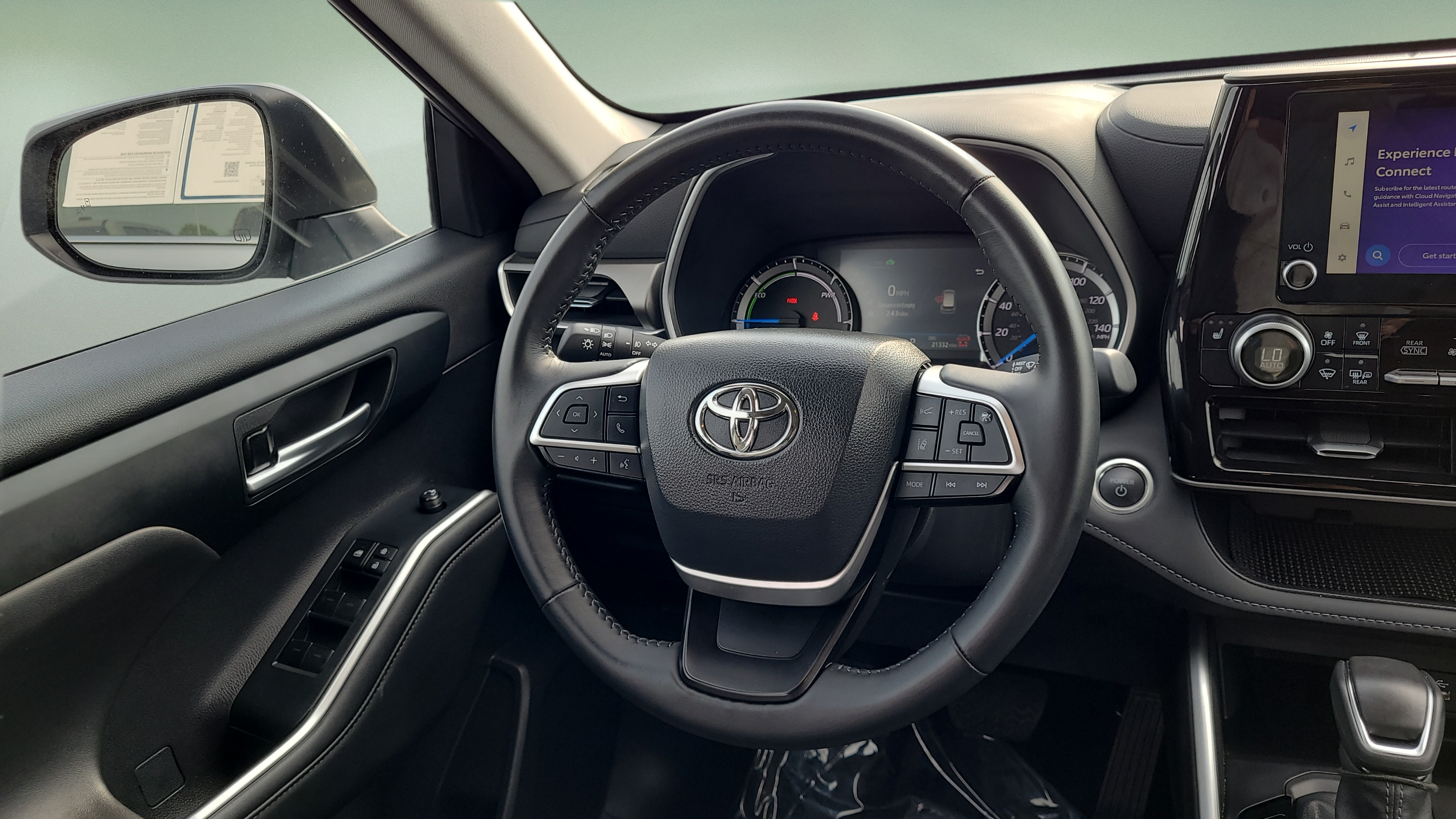 Used 2024 Toyota Highlander XLE AWD/4WD image 12