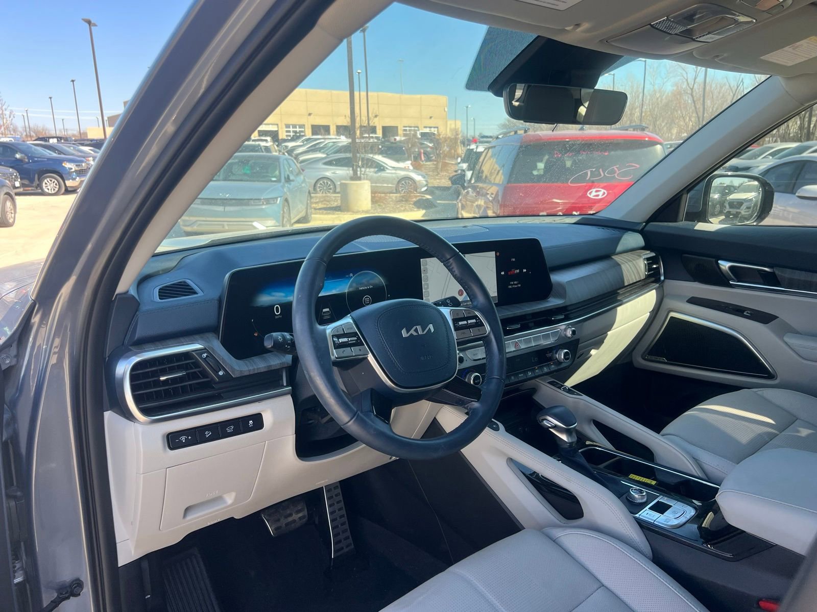 Used 2025 Kia Telluride SX w/ SX Captain's Chair Package image 26