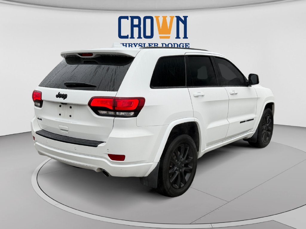 Used 2021 Jeep Grand Cherokee Laredo X AWD/4WD image 3
