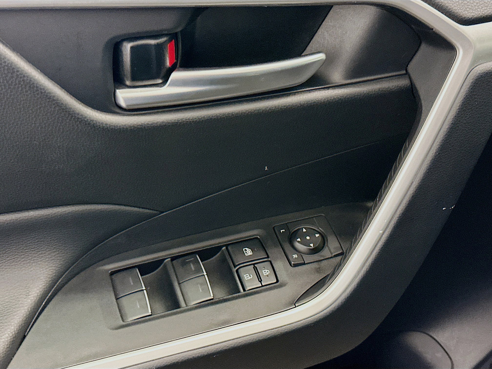 Used 2025 Toyota RAV4 XLE image 15