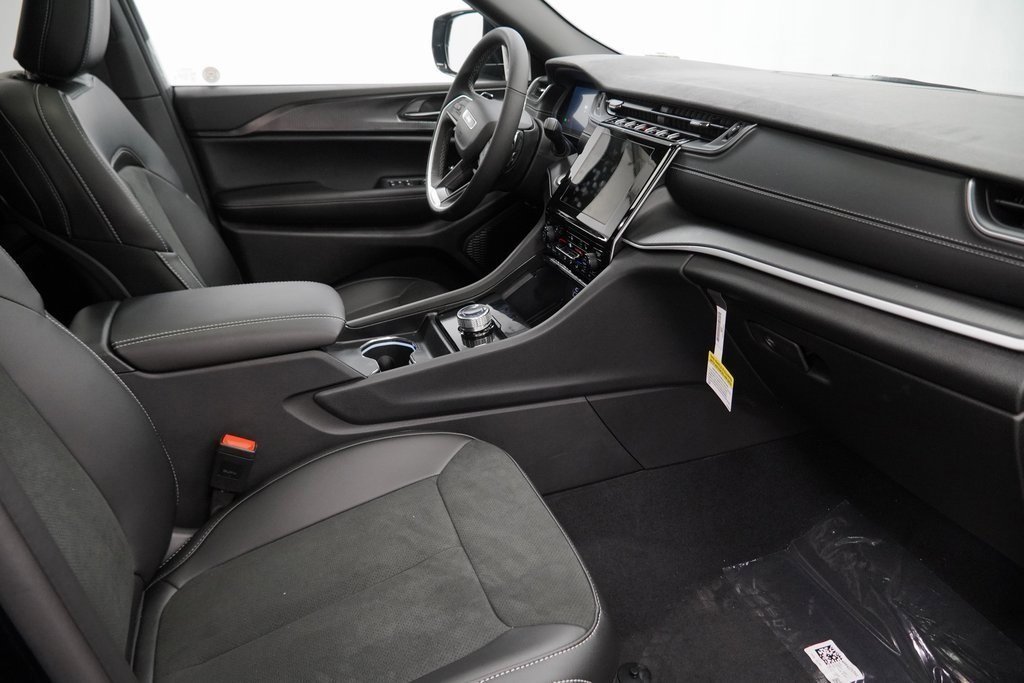 New 2025 Jeep Grand Cherokee Altitude image 35