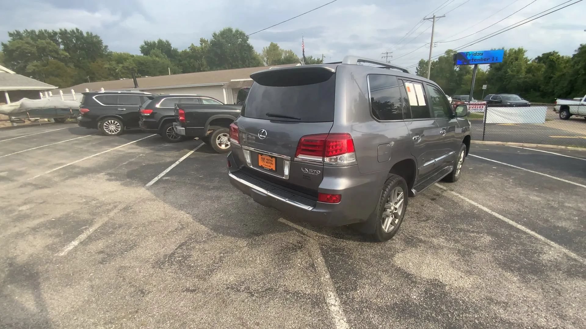 Used 2013 Lexus LX 570 4WD w/ Luxury Pkg image 8