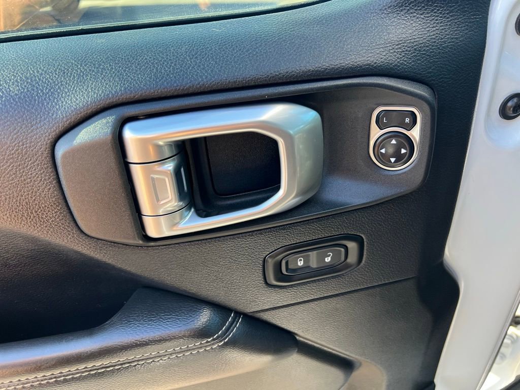 Used 2020 Jeep Wrangler Unlimited Sahara image 16