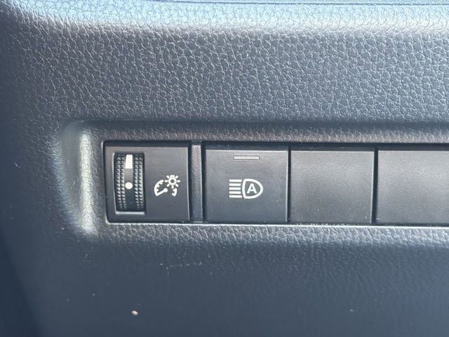 Used 2020 Toyota RAV4 XLE Premium image 21