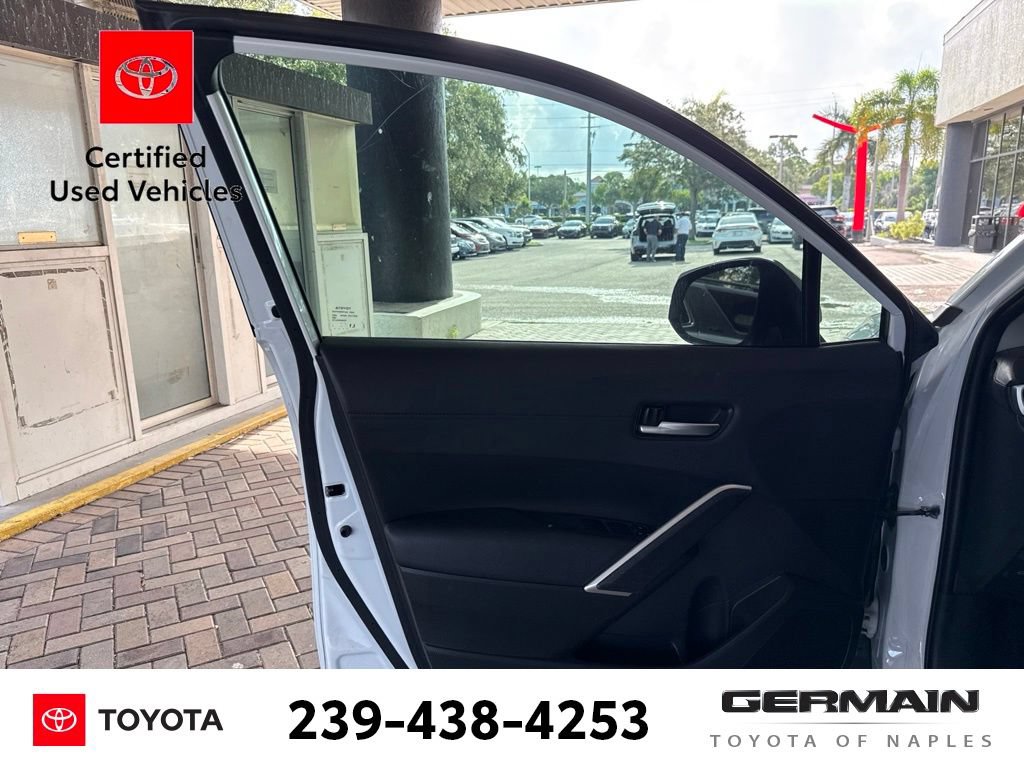 Used 2023 Toyota Corolla Cross XLE w/ Convenience Package FWD image 13