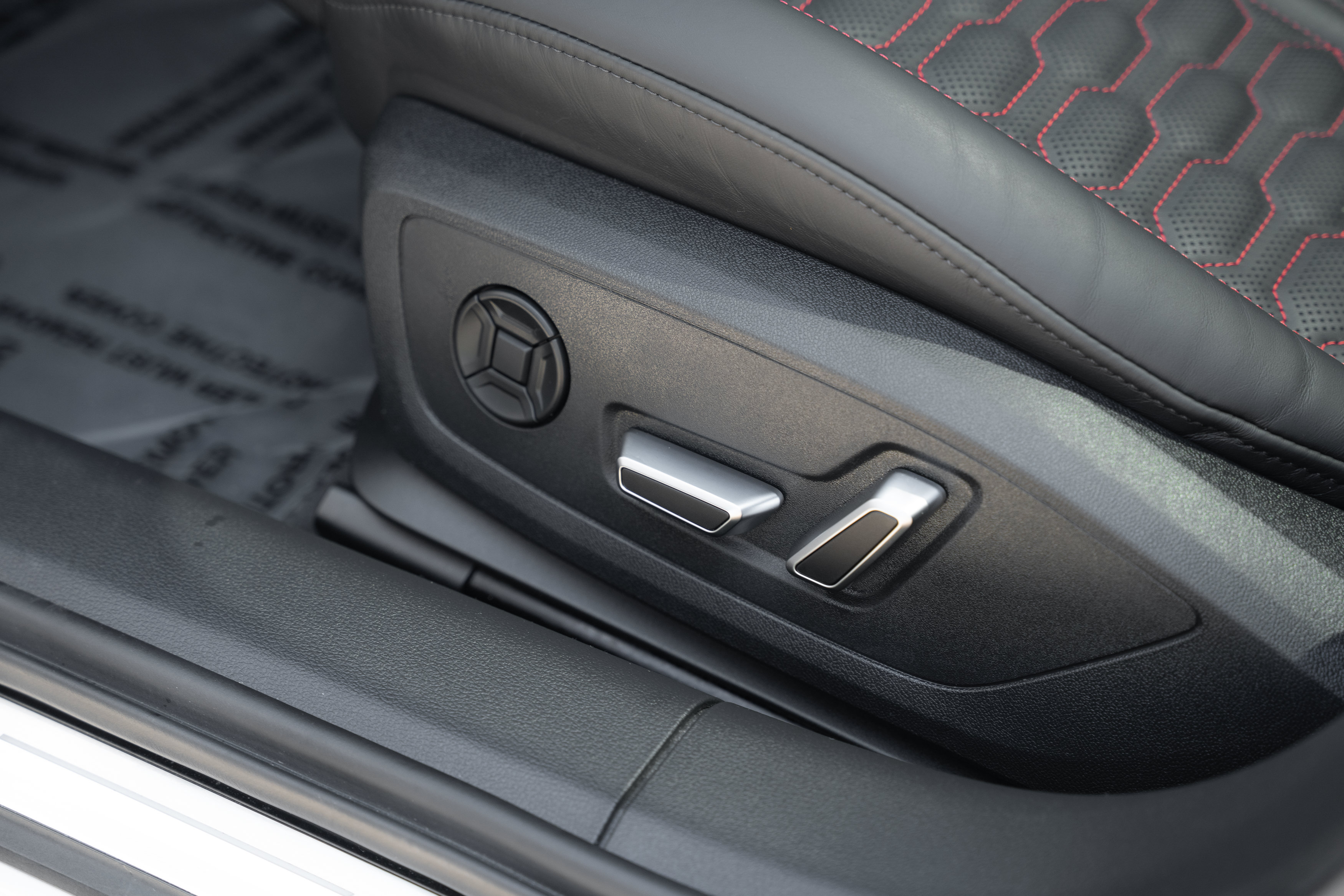 Certified 2025 Audi RS 6 performance AWD/4WD image 26