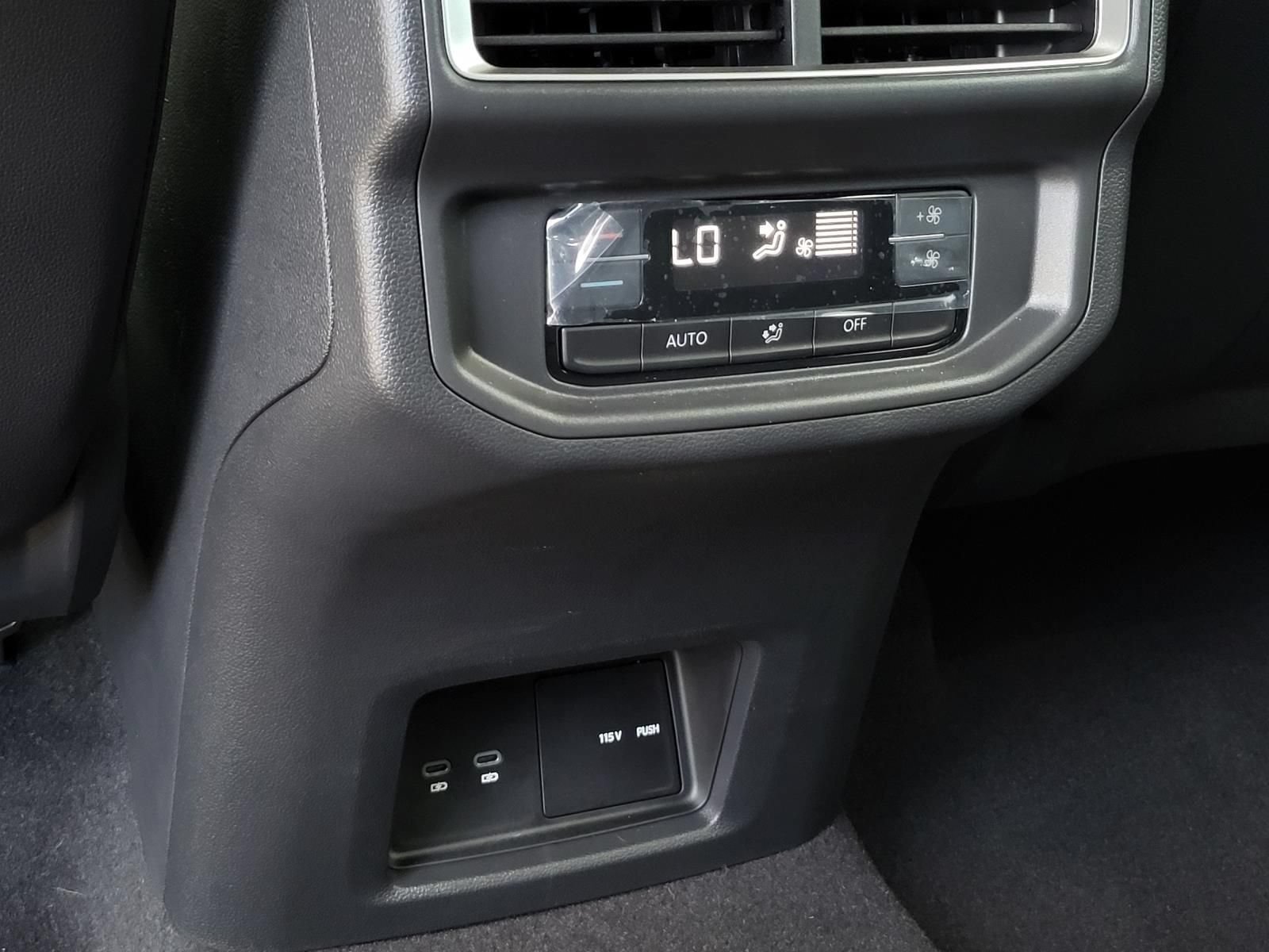 Used 2024 Volkswagen Atlas SE FWD image 19