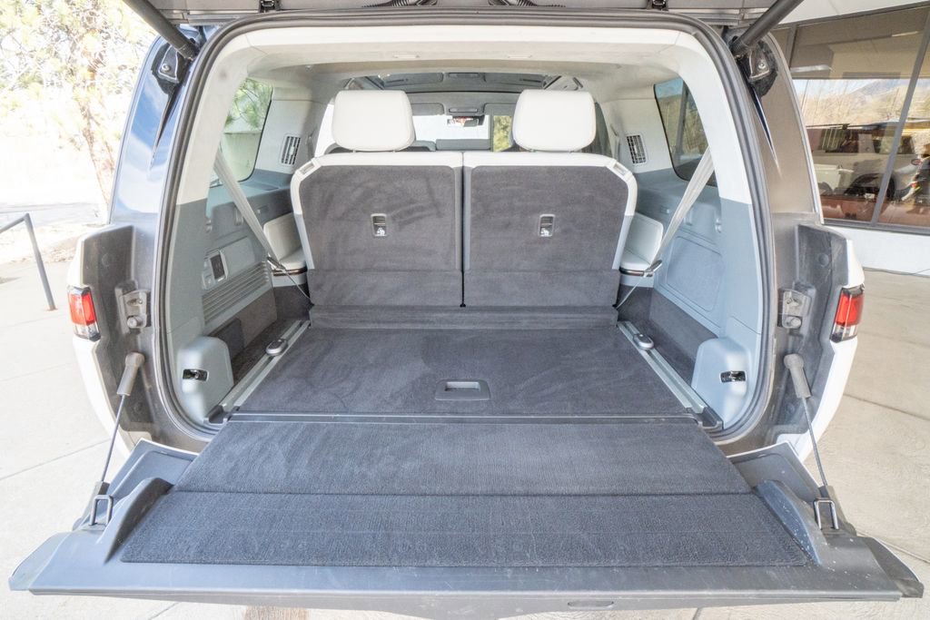 Used 2025 Rivian R1S Premium image 21