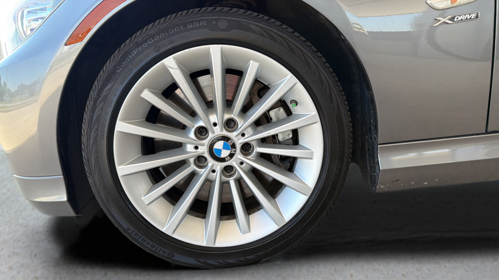 Used 2010 BMW 335i xDrive Sedan AWD/4WD image 12