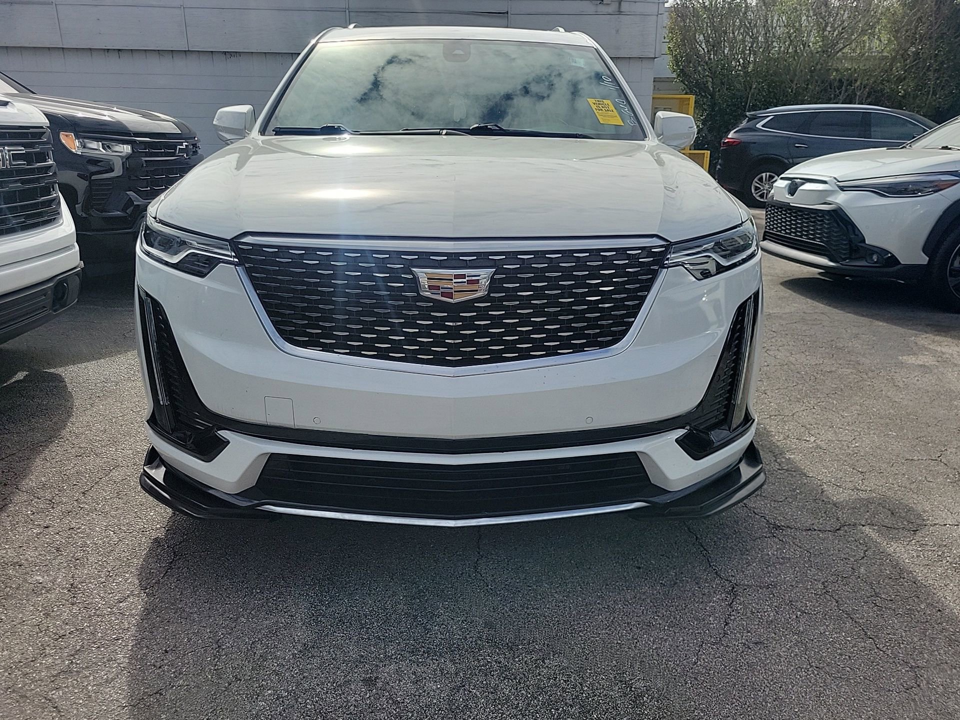 Used 2022 Cadillac XT6 Premium Luxury image 3