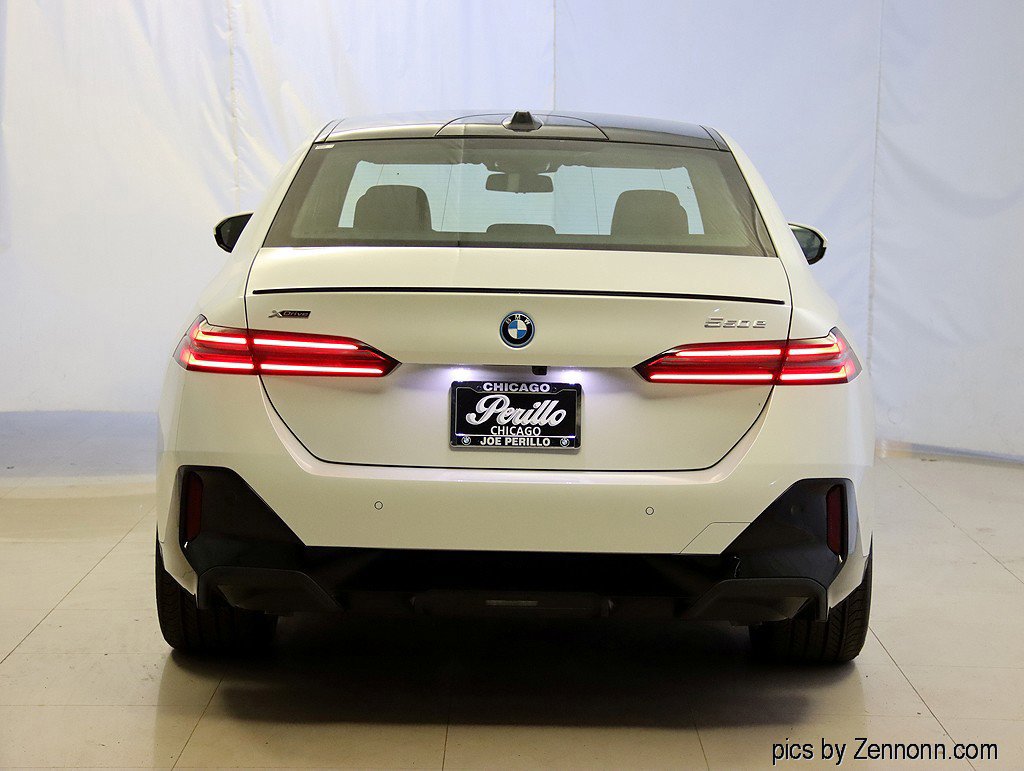 Used 2026 BMW 550e xDrive w/ Executive Package image 9