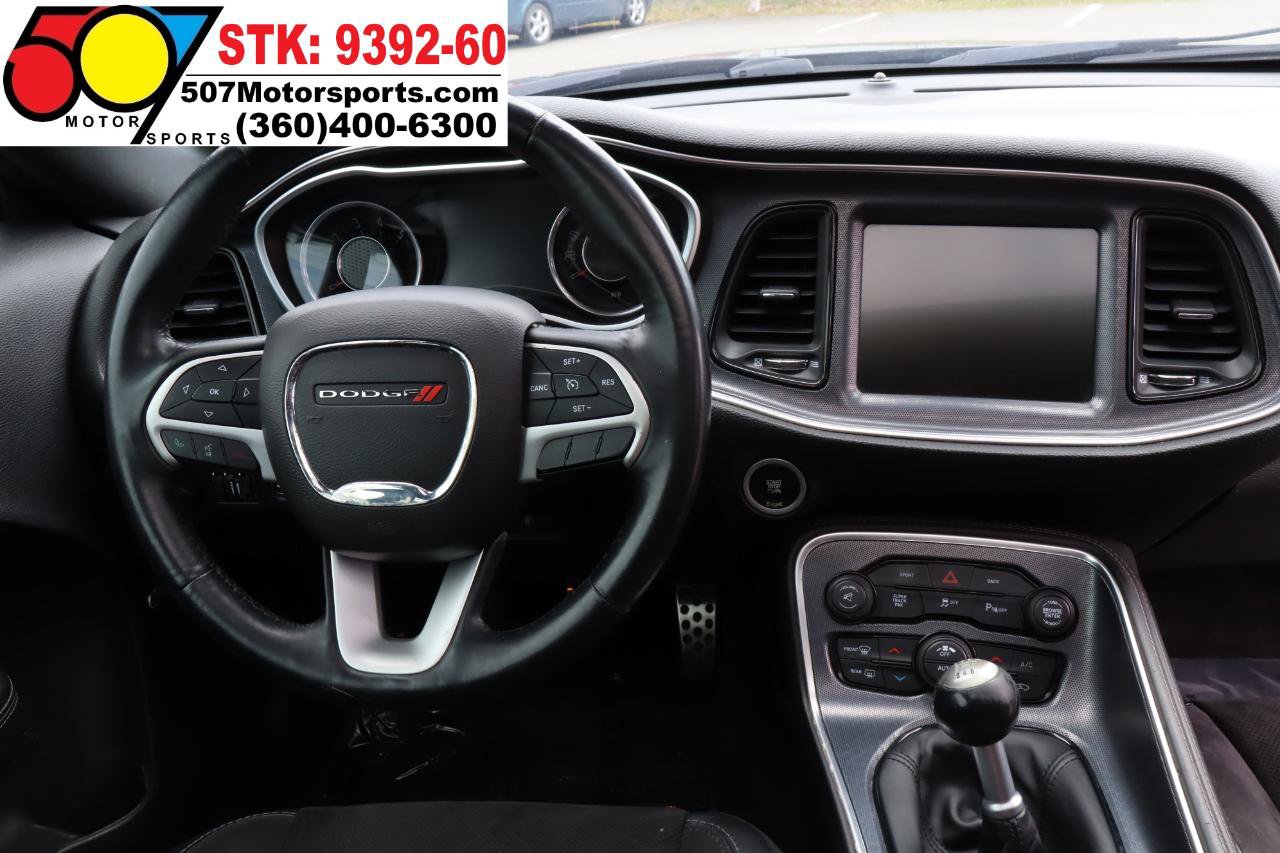 Used 2015 Dodge Challenger R/T Scat Pack w/ Leather Interior Group RWD image 17
