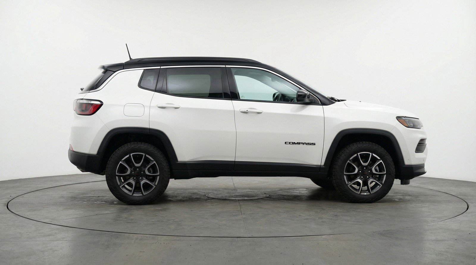 Used 2025 Jeep Compass Trailhawk AWD/4WD image 11