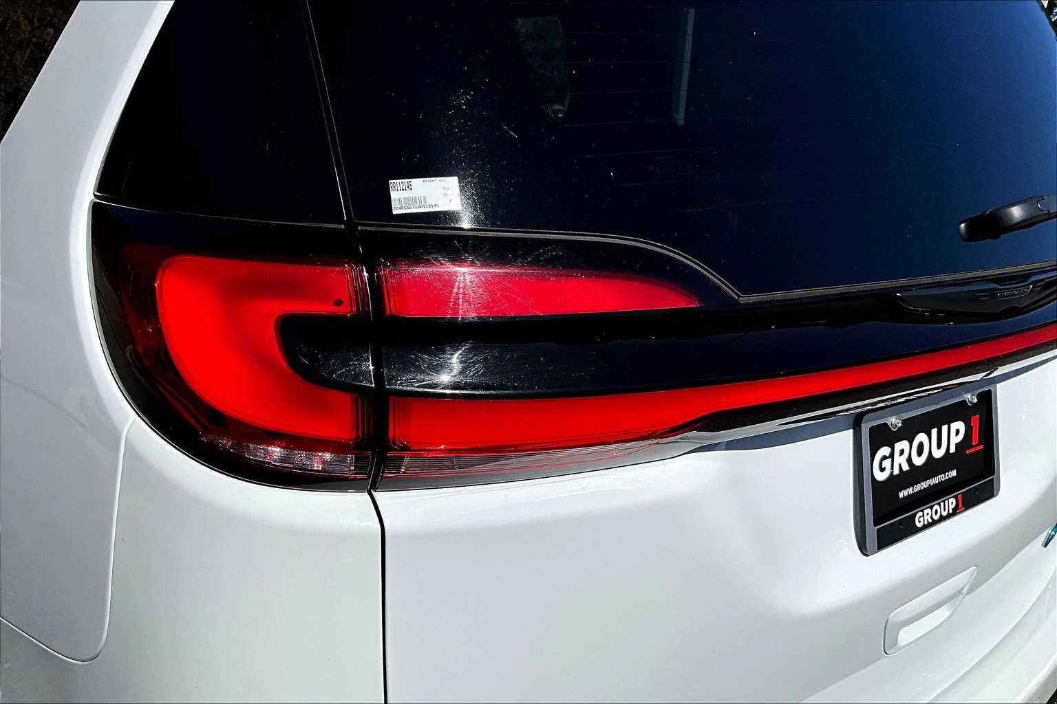Used 2024 Chrysler Pacifica Limited FWD image 28