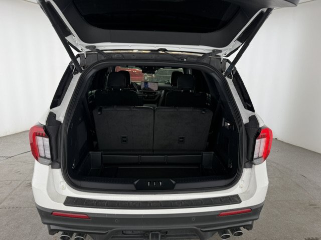 Used 2025 Ford Explorer ST RWD image 5