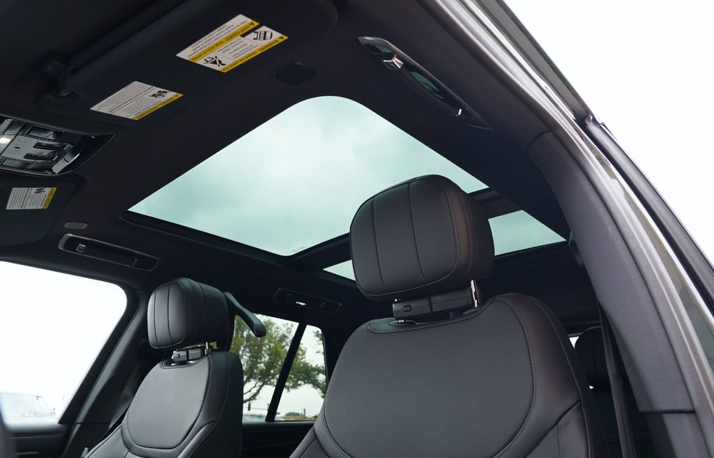 New 2026 Land Rover Range Rover SE AWD/4WD image 13