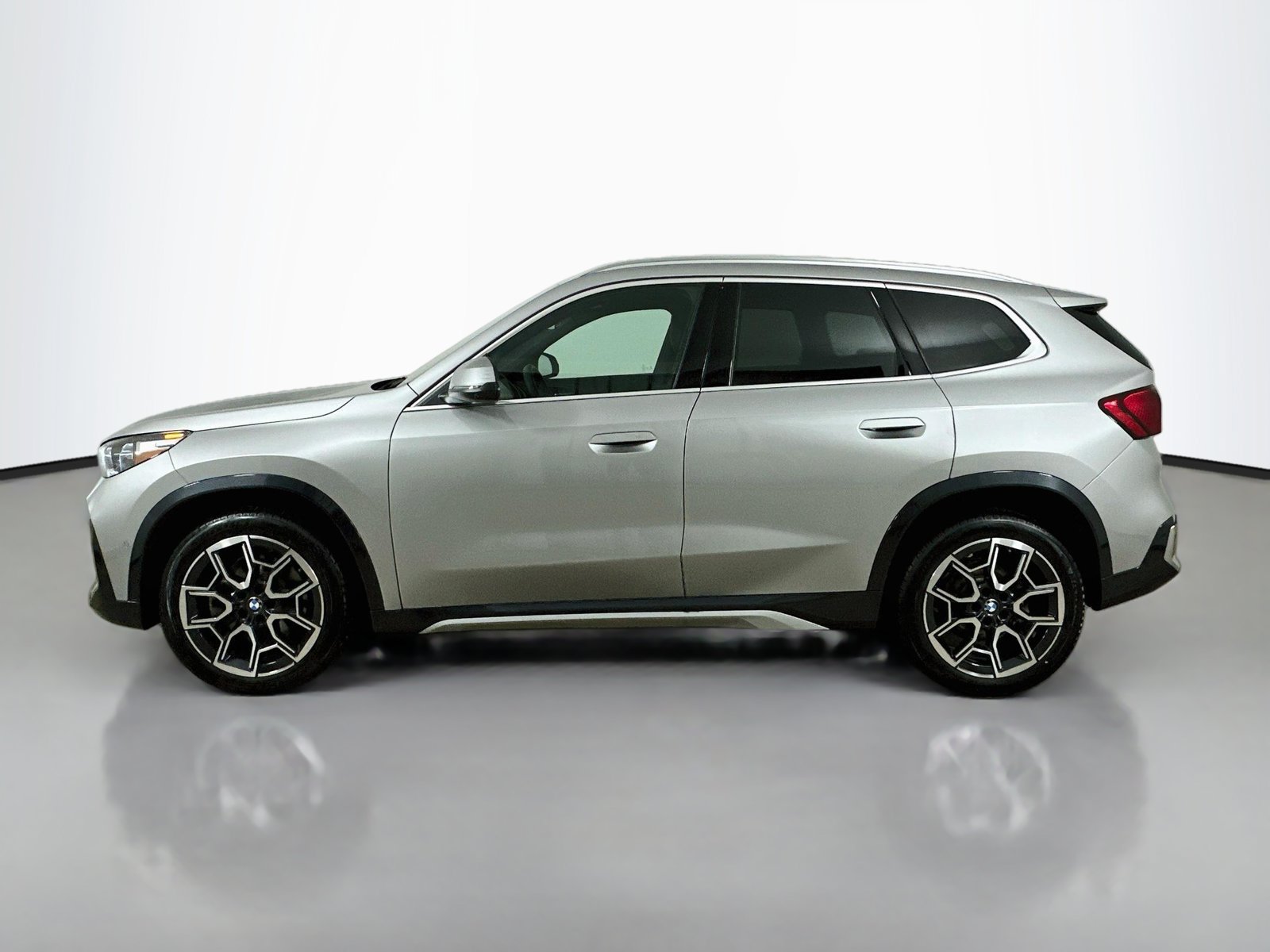 Used 2026 BMW X1 xDrive28i w/ Technology Package AWD/4WD image 8