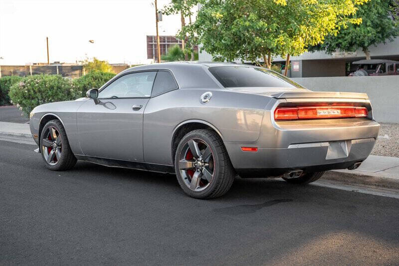 Used 2013 Dodge Challenger SXT RWD image 3