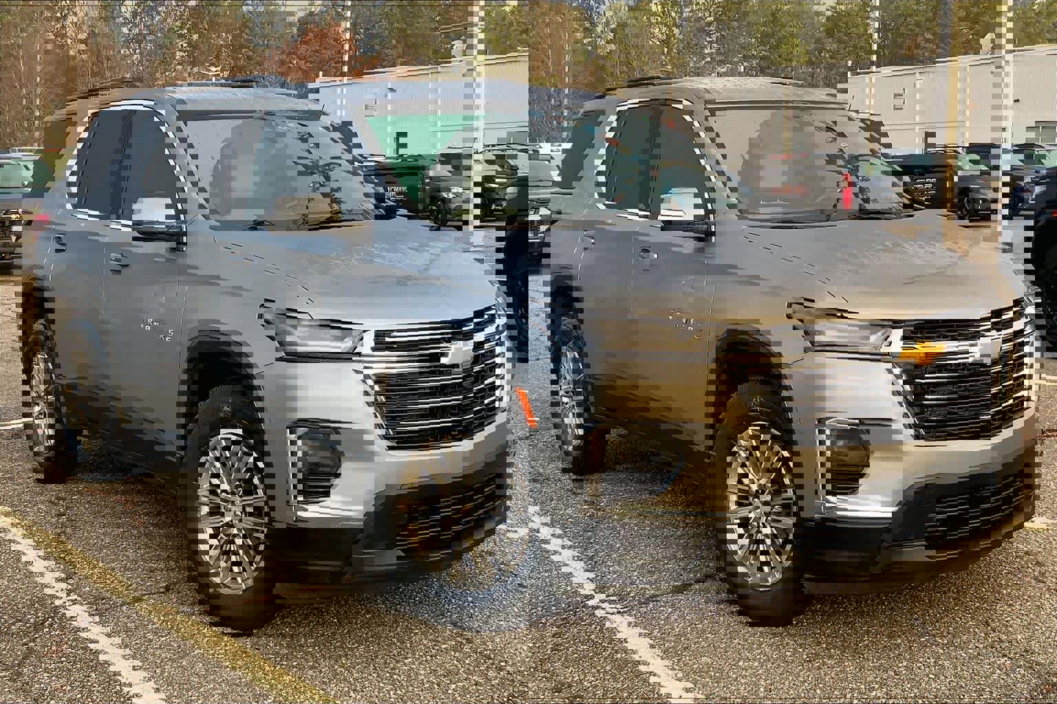 Used 2023 Chevrolet Traverse LT image 2