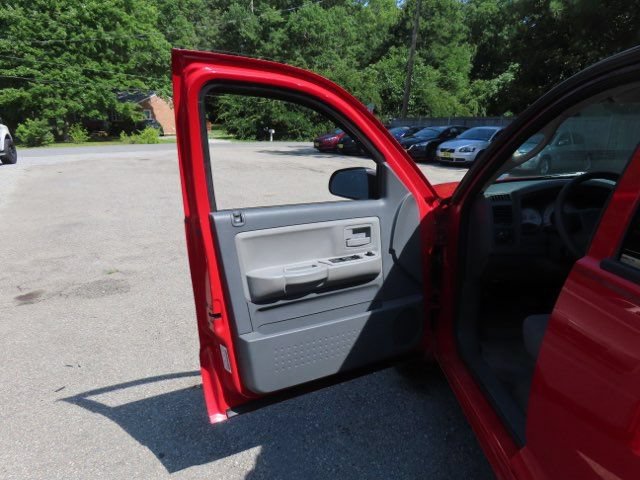Used 2006 Dodge Dakota SLT w/ Sport Appearance Group AWD/4WD image 14