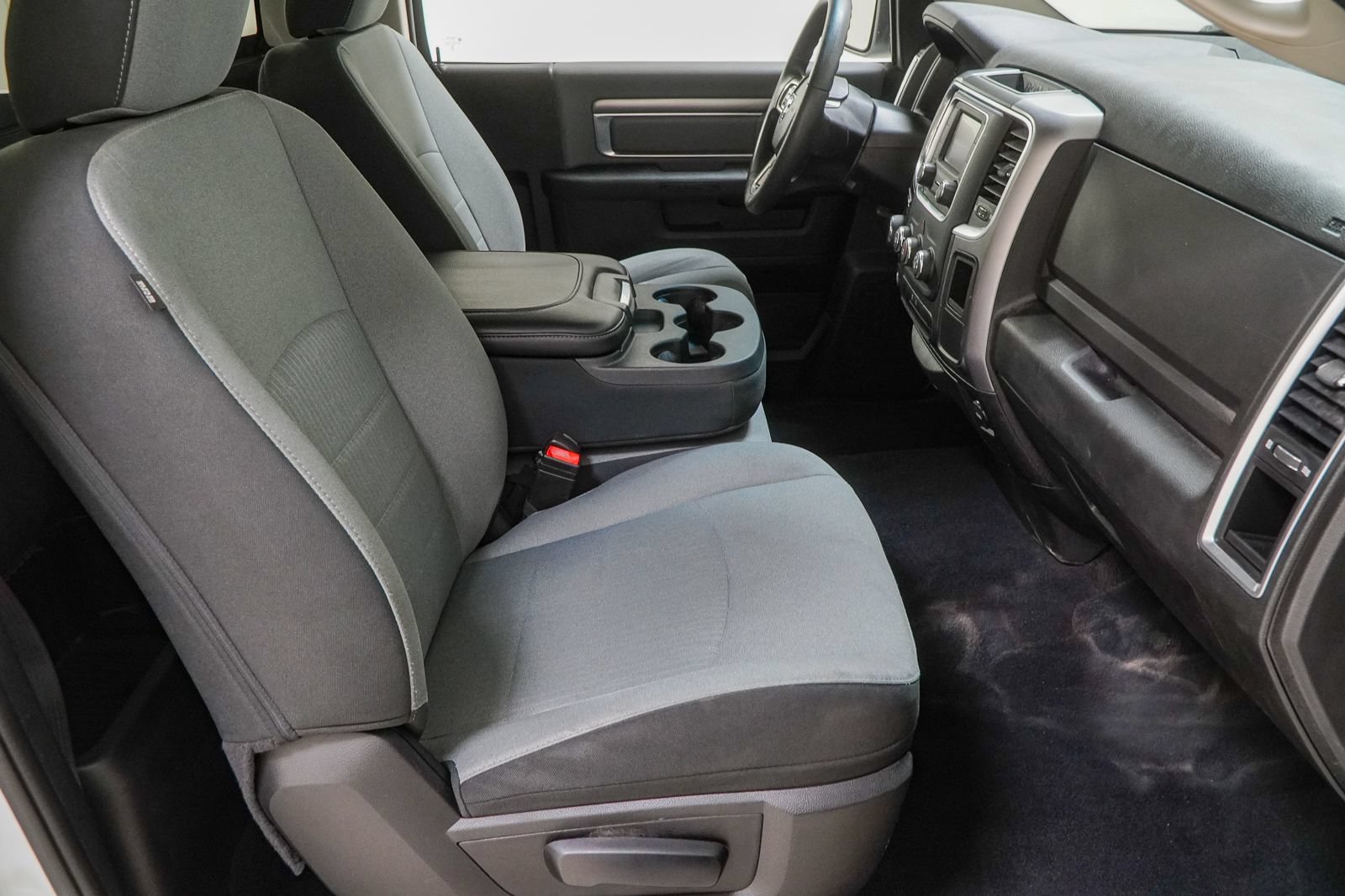 Used 2022 RAM 1500 Classic SLT AWD/4WD image 34