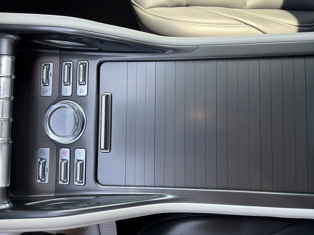 Used 2025 Lincoln Nautilus Premier AWD/4WD image 25