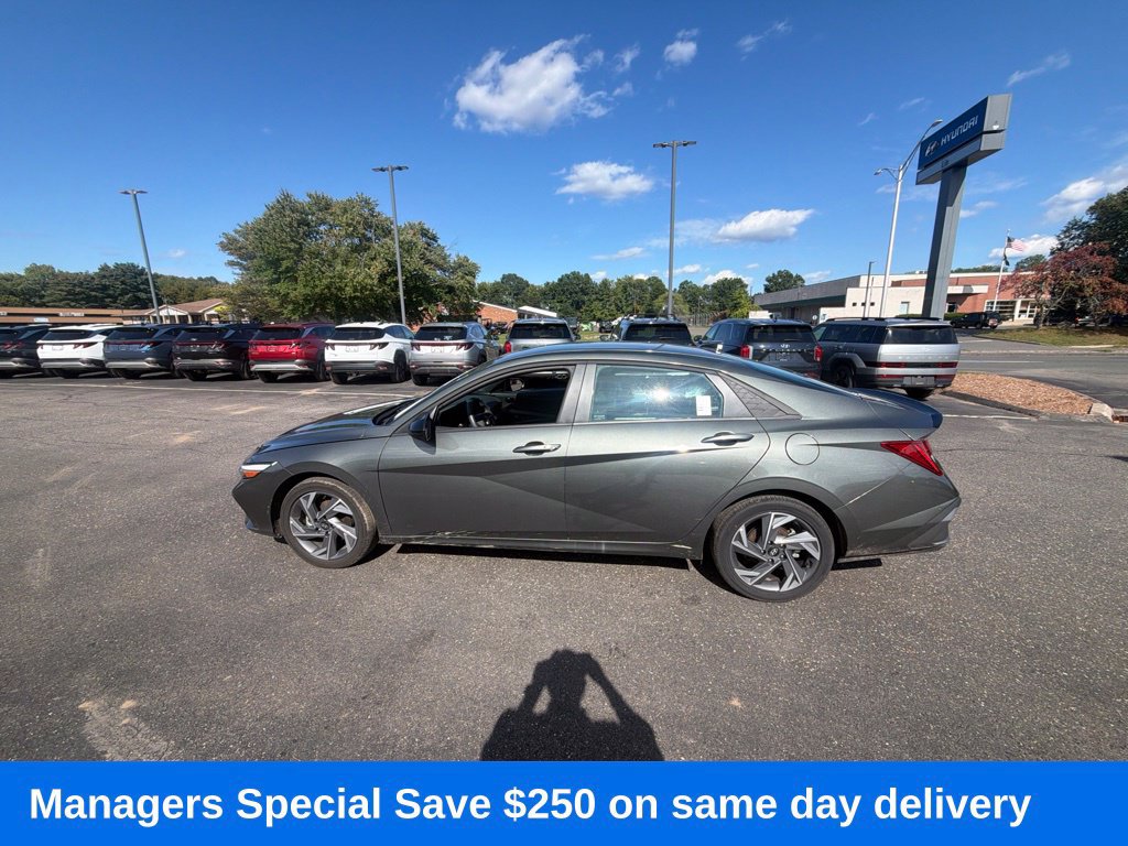 Certified 2025 Hyundai Elantra SEL w/ Cargo Package FWD image 7