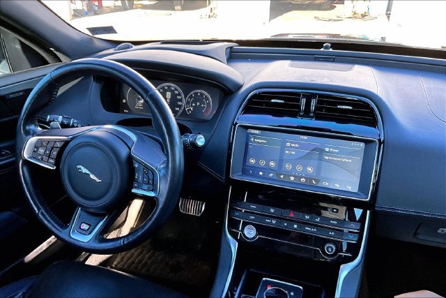 Used 2018 Jaguar XE S RWD image 5