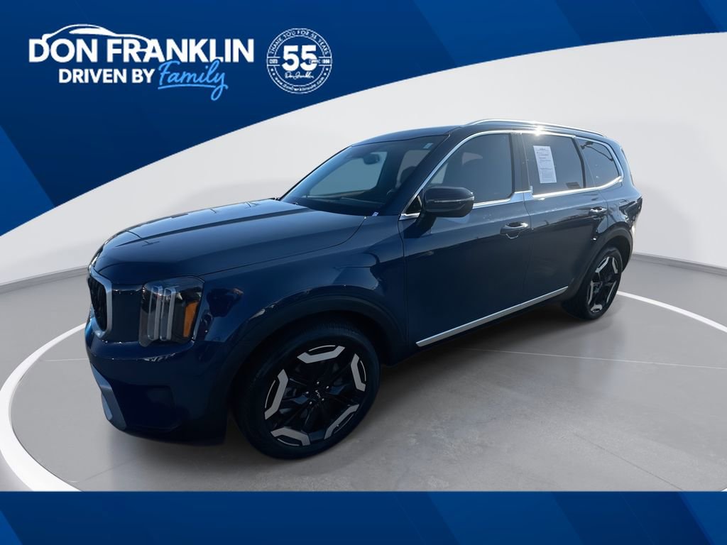 Used 2024 Kia Telluride EX w/ EX Captain's Chair Package image 1