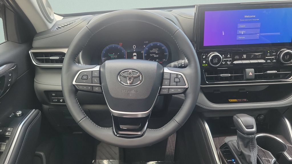 Certified 2026 Toyota Highlander Limited AWD/4WD image 12