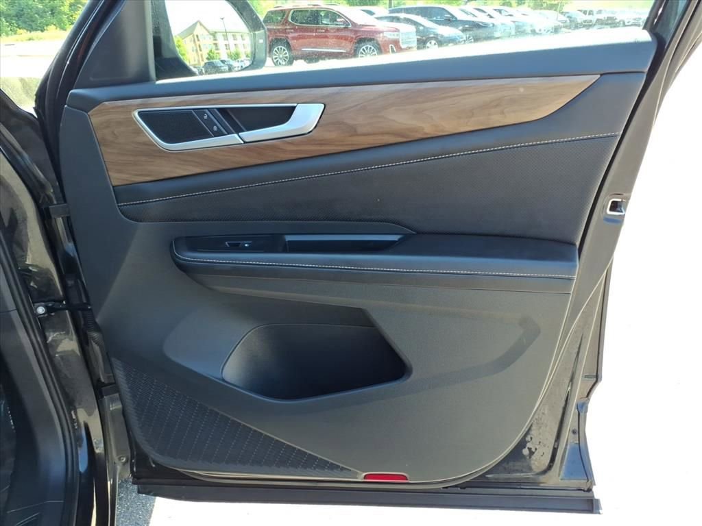 Used 2025 Volkswagen Atlas SE FWD image 29