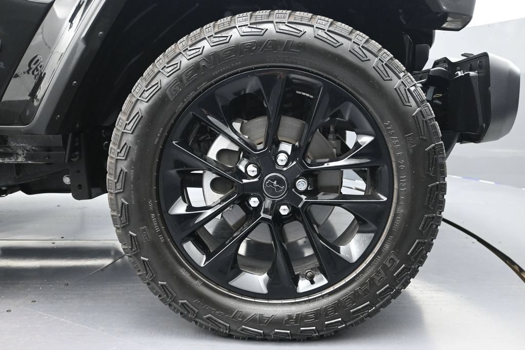 Used 2025 Jeep Gladiator Sport AWD/4WD image 9